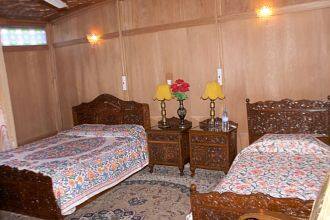 Young Beauty Star Houseboat, Srinagar 2